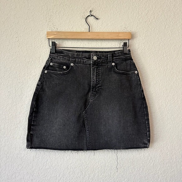 NWT BANANA REPUBLIC Denim Mini Skirt in Black Wash - Picture 1 of 15